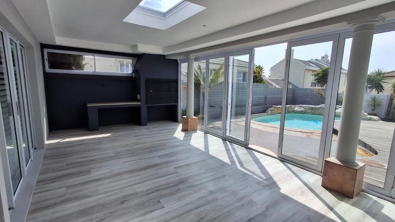 To Let 4 Bedroom Property for Rent in West Beach Western Cape